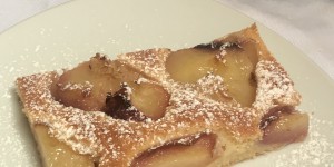 Beitragsbild des Blogbeitrags Sonntagskuchen: Sommerlicher Weinbergpfirsich Blechkuchen