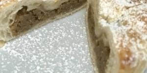 Beitragsbild des Blogbeitrags Nussteilchen aus Topfenblätterteig – schnelles Mehlspeisen Rezept 