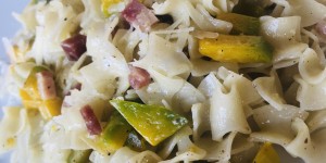 Beitragsbild des Blogbeitrags Fleckerl mit Muskatkürbis und Speck – jede Kalorie ein Genuss 