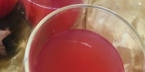 Beitragsbild des Blogbeitrags Apfel-Hibiskuspunsch – alkoholfrei und fruchtig 