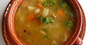 Beitragsbild des Blogbeitrags Gut für kühle Tage: Erdäpfel-Specksuppe mit roter Currypaste