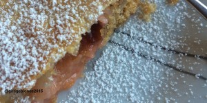 Beitragsbild des Blogbeitrags Sonntagskuchen – Meine Strudelsaison beginnt! Marillen-Pfirsich-Zwetschkenstrudel