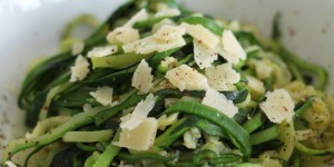 Beitragsbild des Blogbeitrags Zucchini Nudeln Aglio Olio 