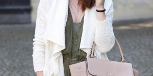 Beitragsbild des Blogbeitrags Chloé Boots, Fransen-Cardigan von Forever21 und Trapez-Bag