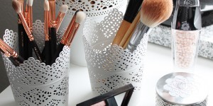 Beitragsbild des Blogbeitrags Homestory: Meine Beauty-Ecke und Aufbewahrungsmöglichkeiten 