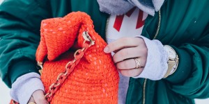 Beitragsbild des Blogbeitrags Wie kombiniere ich eine Bomberjacke im Winter?