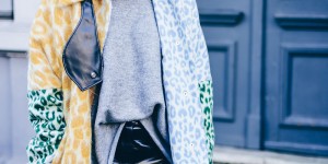 Beitragsbild des Blogbeitrags Investment oder Statement Piece? Der Acne Mantel mit Leoprint!