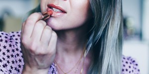 Beitragsbild des Blogbeitrags Summer Glow Makeup + meine Drogerie und High-End Sommer-Favoriten 