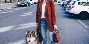 Beitragsbild des Blogbeitrags Zwei die sich verstehen: Mein Herbst Outfit mit Cognac-Braun und Denim! 