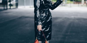 Beitragsbild des Blogbeitrags Mein Herbst Outfit mit Lackledermantel (der Trenchcoat bekommt ein Upgrade!) 