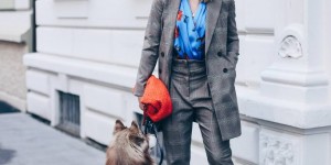 Beitragsbild des Blogbeitrags Das elegante Mustermix Outfit mit Hosenanzug und Blusenbody