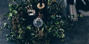 Beitragsbild des Blogbeitrags Efeukranz selber binden + 3 DIY Deko-Ideen für die Wohnung!