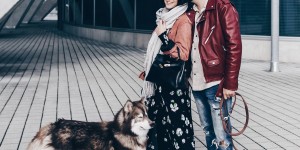 Beitragsbild des Blogbeitrags Unser Pärchen Outfit mit Lederjacken, Denim und Midikleid 