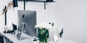 Beitragsbild des Blogbeitrags Arbeitsplatz Zuhause einrichten: 5 Ideen für mehr Stil im (Blogger) Home Office