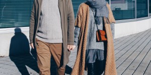 Beitragsbild des Blogbeitrags So kombinieren wir Erdtöne im Partnerlook Style!