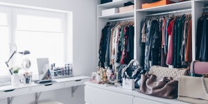 Beitragsbild des Blogbeitrags So habe ich mein Ankleidezimmer eingerichtet und gestaltet! 