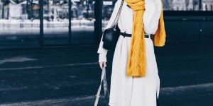 Beitragsbild des Blogbeitrags Winter Outfit Inspo: So gut lässt sich ein gelber Schal kombinieren!