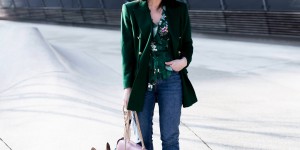 Beitragsbild des Blogbeitrags Mein Mom Jeans Outfit mit Isabel Marant Bobby Sneakers und Escada Blazer! 