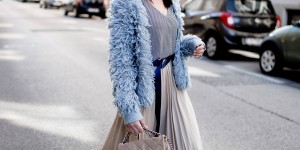 Beitragsbild des Blogbeitrags Mein Outfit mit Plisseerock: Darum ist der Faltenrock ein echter Allrounder! 