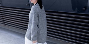Beitragsbild des Blogbeitrags Mein Slouch Boots Outfit mit Midikleid und Oversize-Pullover