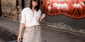 Beitragsbild des Blogbeitrags So style ich meinen Minirock mit Hemdbluse und Birkin Basket!