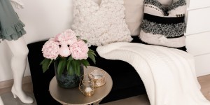 Beitragsbild des Blogbeitrags Zum Entspannen: Meine gemütliche Lounge-Ecke im Ankleidezimmer!