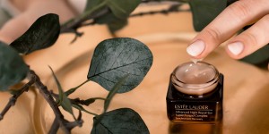 Beitragsbild des Blogbeitrags Meine Erfahrungen mit der Advanced Night Repair Supercharged Augengel-Creme!