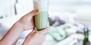 Beitragsbild des Blogbeitrags vegane Matcha Rezepte: Matcha Müsli, Matcha Latte, Matcha Kekse