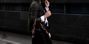 Beitragsbild des Blogbeitrags Mode-Tipps und Outfit-Idee: So lässt sich der Minirock auch im Herbst tragen!