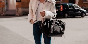 Beitragsbild des Blogbeitrags Mein Herbst Outfit mit flared Jeans und kuscheliger Teddy-Jacke!