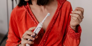 Beitragsbild des Blogbeitrags Meine Tipps für schöne weiße Zähne und ein strahlendes Lächeln!