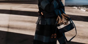 Beitragsbild des Blogbeitrags Blau ist das neue Schwarz: So gut lässt sich die Trendfarbe Dunkelblau kombinieren!