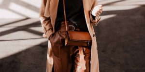 Beitragsbild des Blogbeitrags Alltagsoutfit mit warmen Trenchcoat, High-Waist Lederhose und Nowles Boots 