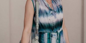 Beitragsbild des Blogbeitrags Batik kombinieren leicht gemacht: So schön ist der Tie-Dye Trend im Alltag!