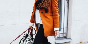 Beitragsbild des Blogbeitrags Outfit mit Cognac Blazer, Cheap Monday Jeans und Vic Matié Slipper 