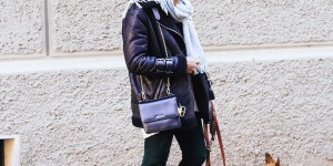 Beitragsbild des Blogbeitrags Winteroutfit mit Acne Lookalike Biker Jacke von Pepe Jeans, Guess Tasche und Converse + Gewinnspiel
