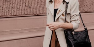 Beitragsbild des Blogbeitrags So style ich meine Paperbag-Hose mit schönen Loafers und Trenchcoat! 
