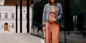Beitragsbild des Blogbeitrags Mein Outfit mit Kleid und Jeansjacke für warme Frühlingstage!