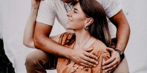 Beitragsbild des Blogbeitrags 5 Tipps für das perfekte Babybauch-Shooting (inkl. Outfit-Ideen)