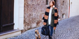 Beitragsbild des Blogbeitrags Valentinstag Outfit – Tagesoutfit mit Skinny Jeans, Oversize Bluse und Schnürstiefeletten