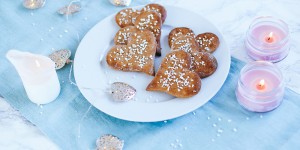 Beitragsbild des Blogbeitrags vegane Valentinstag Rezepte: Herzbrötchen und Herzkekse