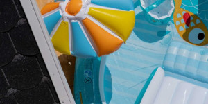 Beitragsbild des Blogbeitrags Sommer im Garten: 5 tolle Wasserspiele für Kleinkinder & Outdoor-Spieloase