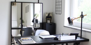 Beitragsbild des Blogbeitrags Homestory: Home-Office mit Ikea, Voga und Eames 