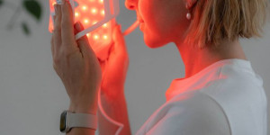 Beitragsbild des Blogbeitrags LED-Lichttherapie und die CurrentBody Skin LED Maske: Ein Erfahrungsbericht