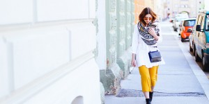 Beitragsbild des Blogbeitrags Frühlings Outfit: Weiße Peplum Bluse und gelbe Culotte 