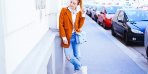 Beitragsbild des Blogbeitrags Sporty Casual mit Levis 501 CT Jeans, Adidas Sneaker und weißem Body 