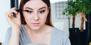 Beitragsbild des Blogbeitrags Frühlings Makeup für den Alltag mit Braun und Rosé + Get Ready With Me