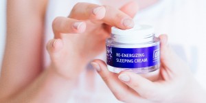 Beitragsbild des Blogbeitrags Schönheitsschlaf meets Re-Energizing Sleeping Cream von lavera