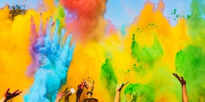 Beitragsbild des Blogbeitrags Holi Festival Essentials + VIP Tickets Gewinnspiel 