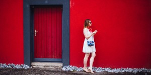 Beitragsbild des Blogbeitrags Camisole Kleid im Lingerie Stil und Michael Kors Denim Tasche 